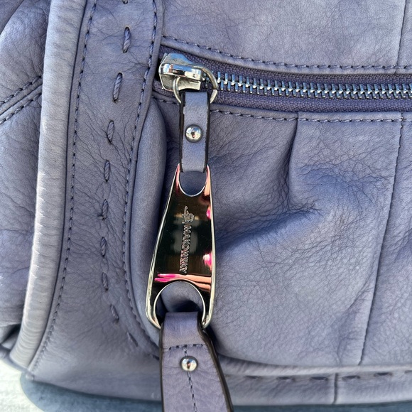 B. Makowsky Blue leather with Leopard Print Lining. Shoulder bag - Picture 2 of 11